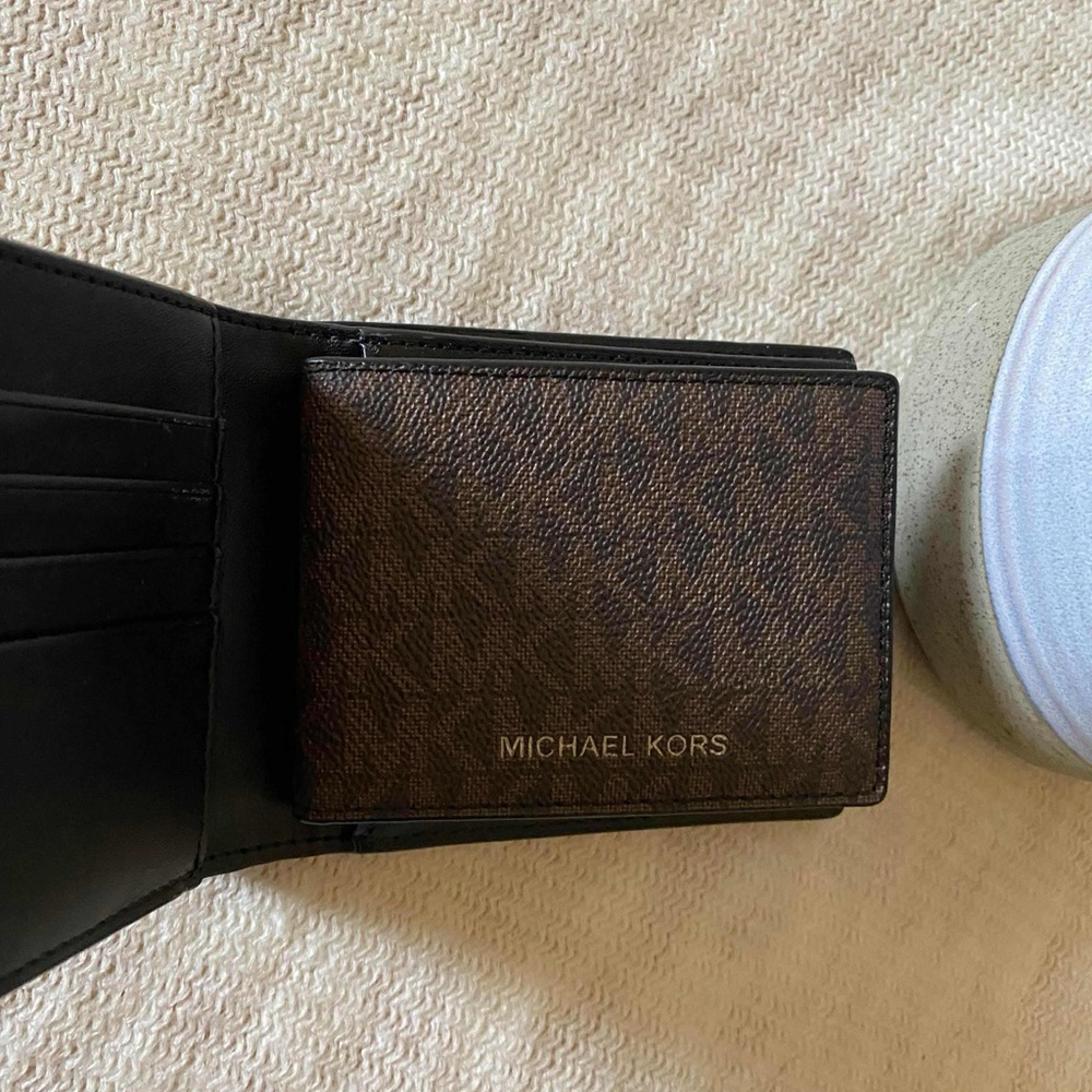 ✨🆕✨Brand New Michael Kors Billfold 3 in 1 Wallet - Picture 3 of 11